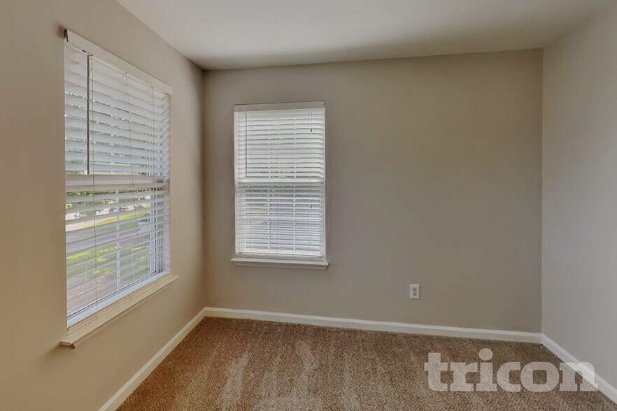 Building Photo - 2083 Prescott Way
