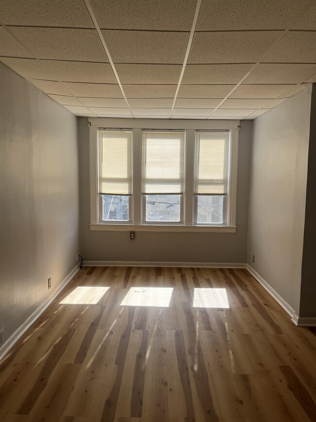 Building Photo - 46 Clarke Ave