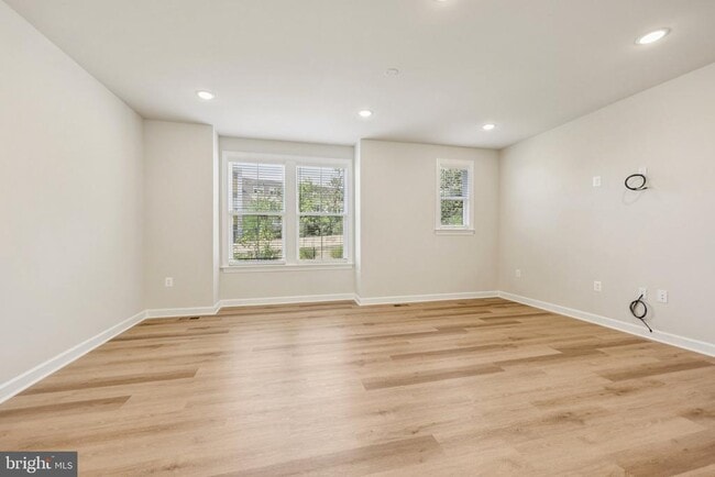 Building Photo - 7355 Mountaineer Dr