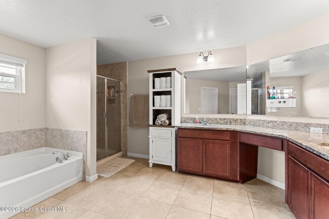 Building Photo - 553 Trymore Dr SE
