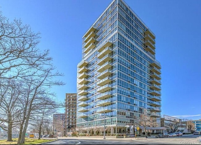 Building Photo - 640 W 237th St