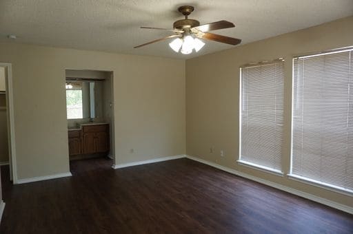 Building Photo - North Central SA - Thousand Oaks / 281 / 1604