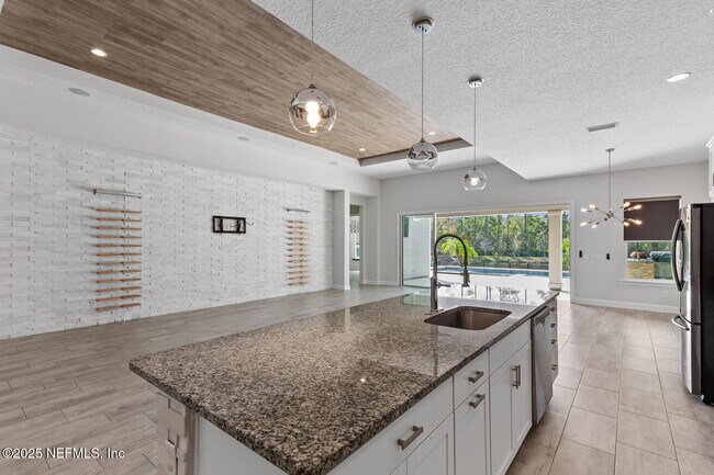 Building Photo - 264 Pine Haven Dr