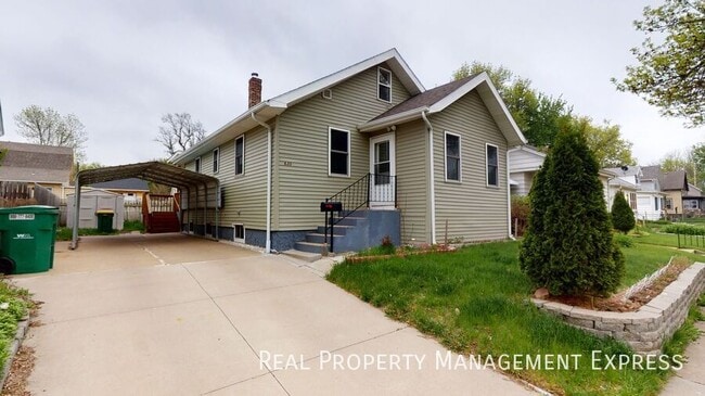 Building Photo - 630 N Nesmith Ave