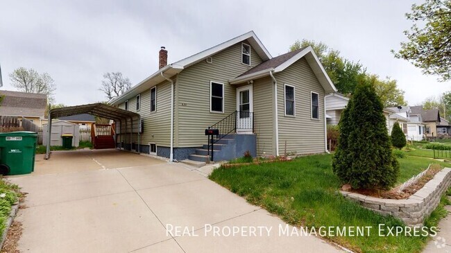 Building Photo - 630 N Nesmith Ave