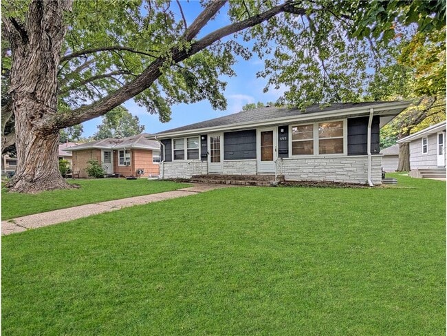Building Photo - 5713 Xerxes Ave S