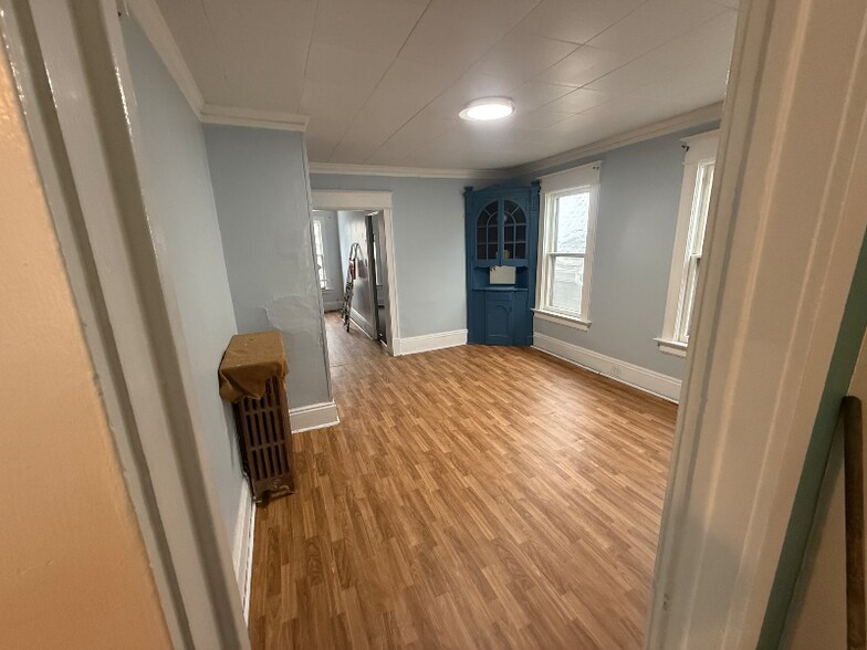 Building Photo - 547a E Dover St