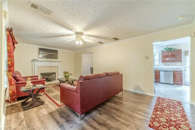 Building Photo - 4201 Crestside Ridge SW