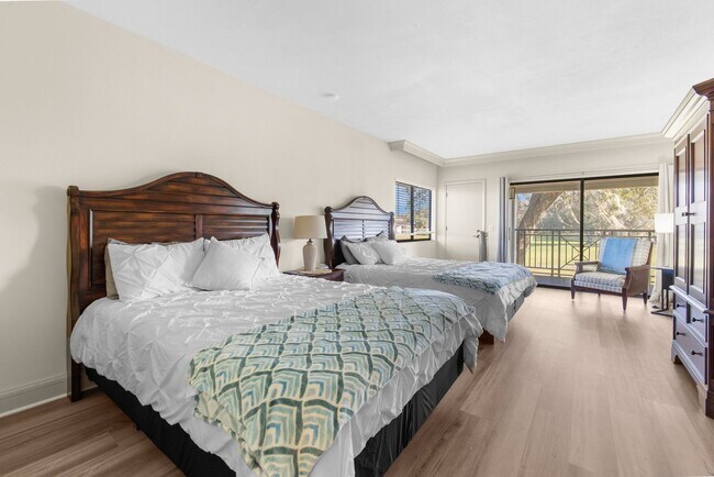 Building Photo - Furnished Resort 2/2 Condo, on Golf Course, Lake Views