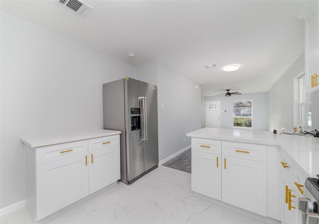 Building Photo - 1716 Crestdale Dr