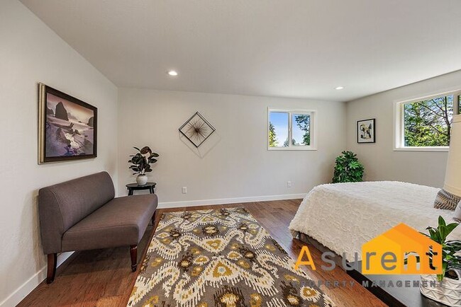 Building Photo - Newly remodeled, single level 3 bed- 2 bat...