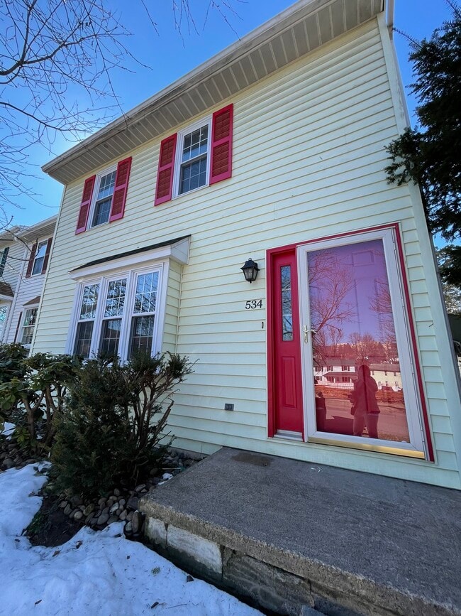 Building Photo - 534 Nicholas Ave