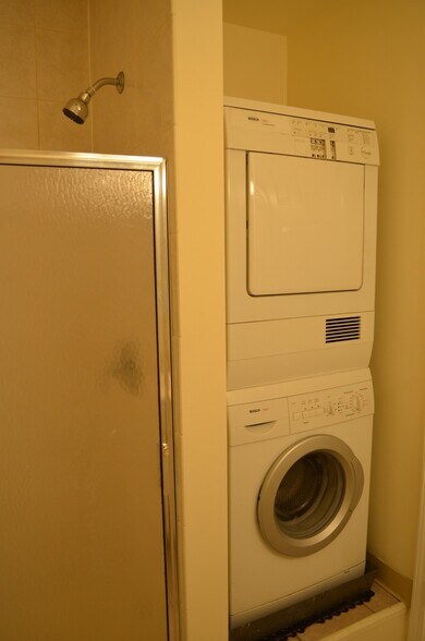 Building Photo - 2407 North Kennicott Drive