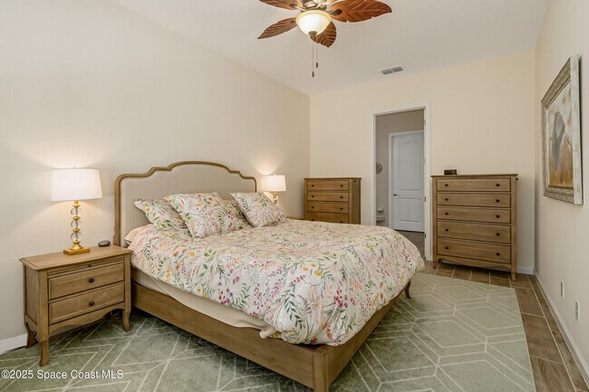 Building Photo - 724 Carlsbad Dr