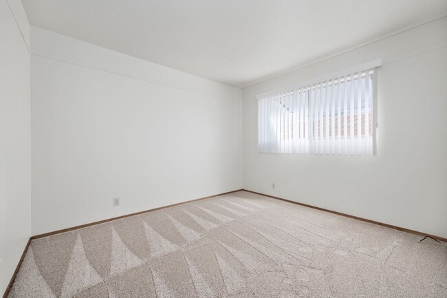 Building Photo - Nice 4BR/2.5BA Home in GREAT Location!