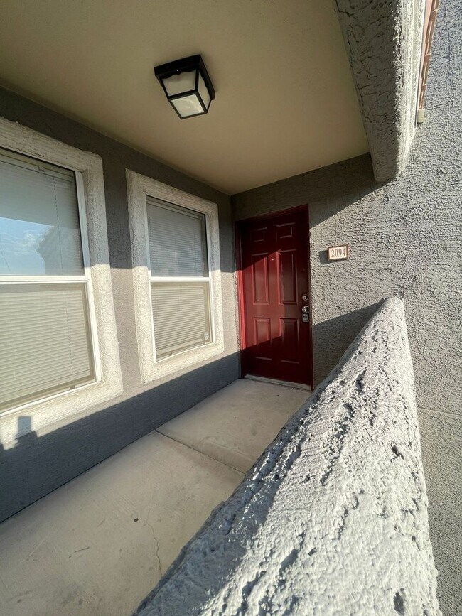 Building Photo - Tuscan Villa one bedroom condo