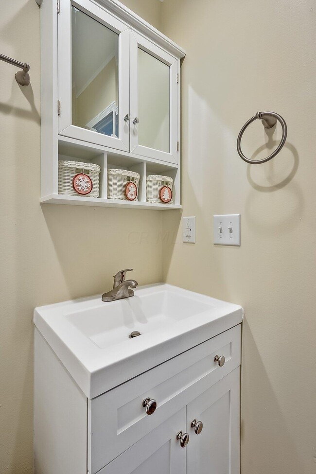 Building Photo - 109 E Arcadia Ave