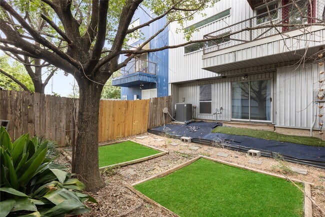 Building Photo - 6935 Yellowstone Way Dr