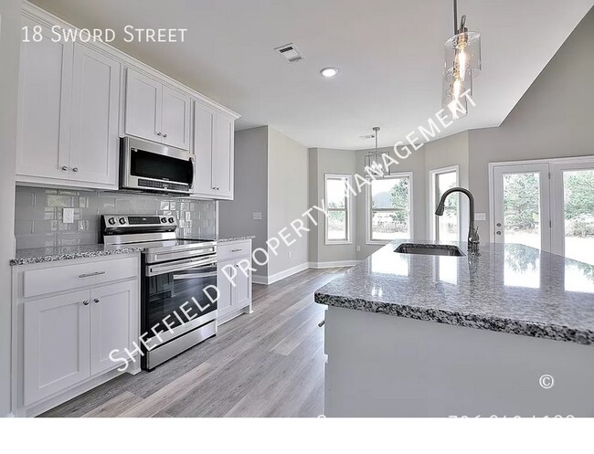 Building Photo - 18 Sword St