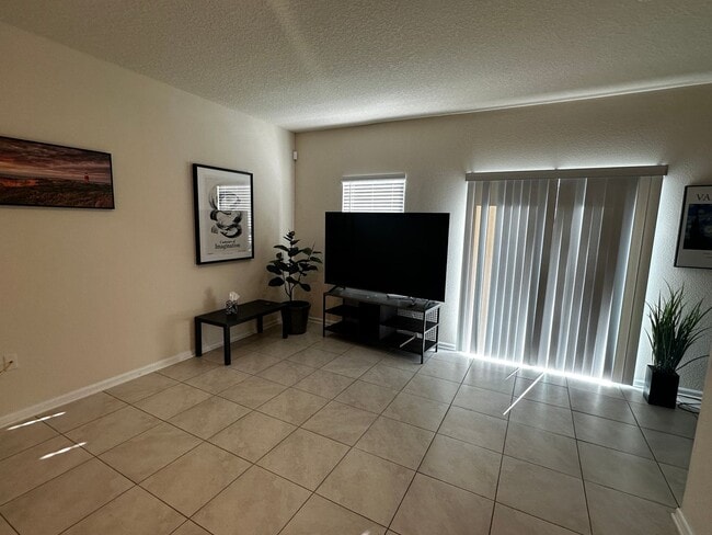 Building Photo - 832 Observatory Pkwy