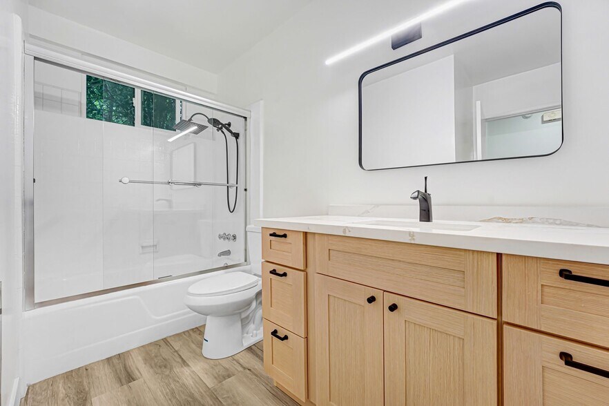 Building Photo - 847 6th St