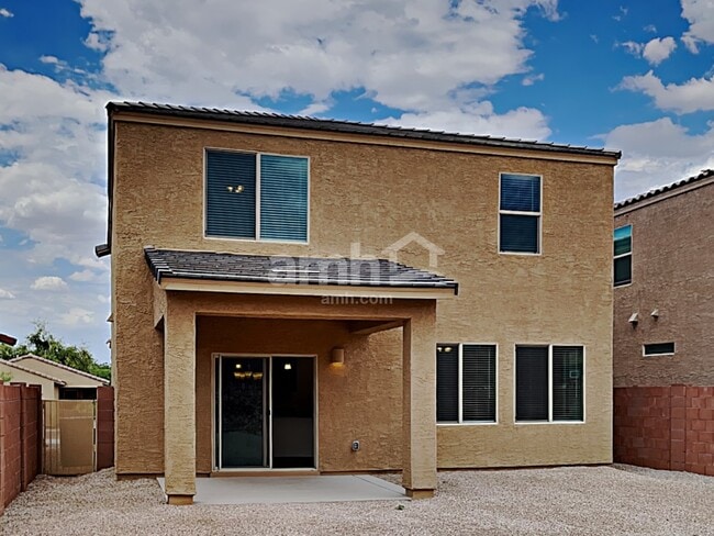 Building Photo - 854 E Artesia Pl