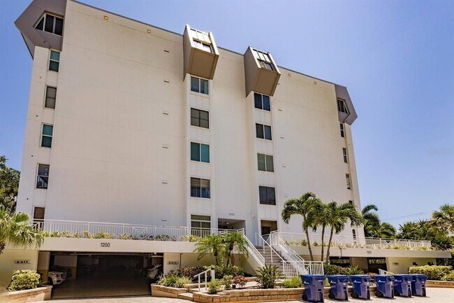 Building Photo - 1200 E Peppertree Ln