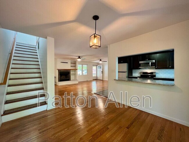 Building Photo - 126 Locust Ct