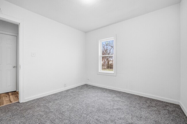 Building Photo - 1614 W 18th St