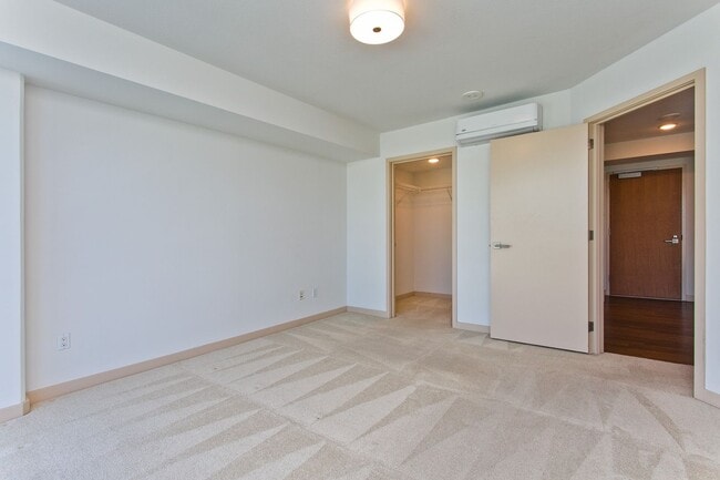 Building Photo - Available September 1st, One Bedroom One Bath Condo in Kakaako