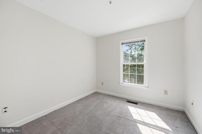 Building Photo - 6030 Kelsey Ct