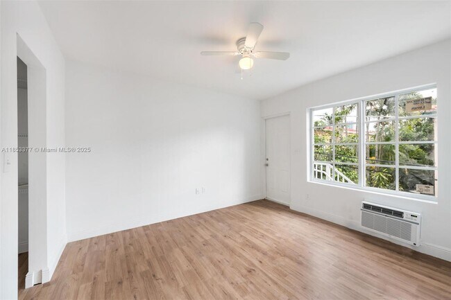 Building Photo - 410 76th St