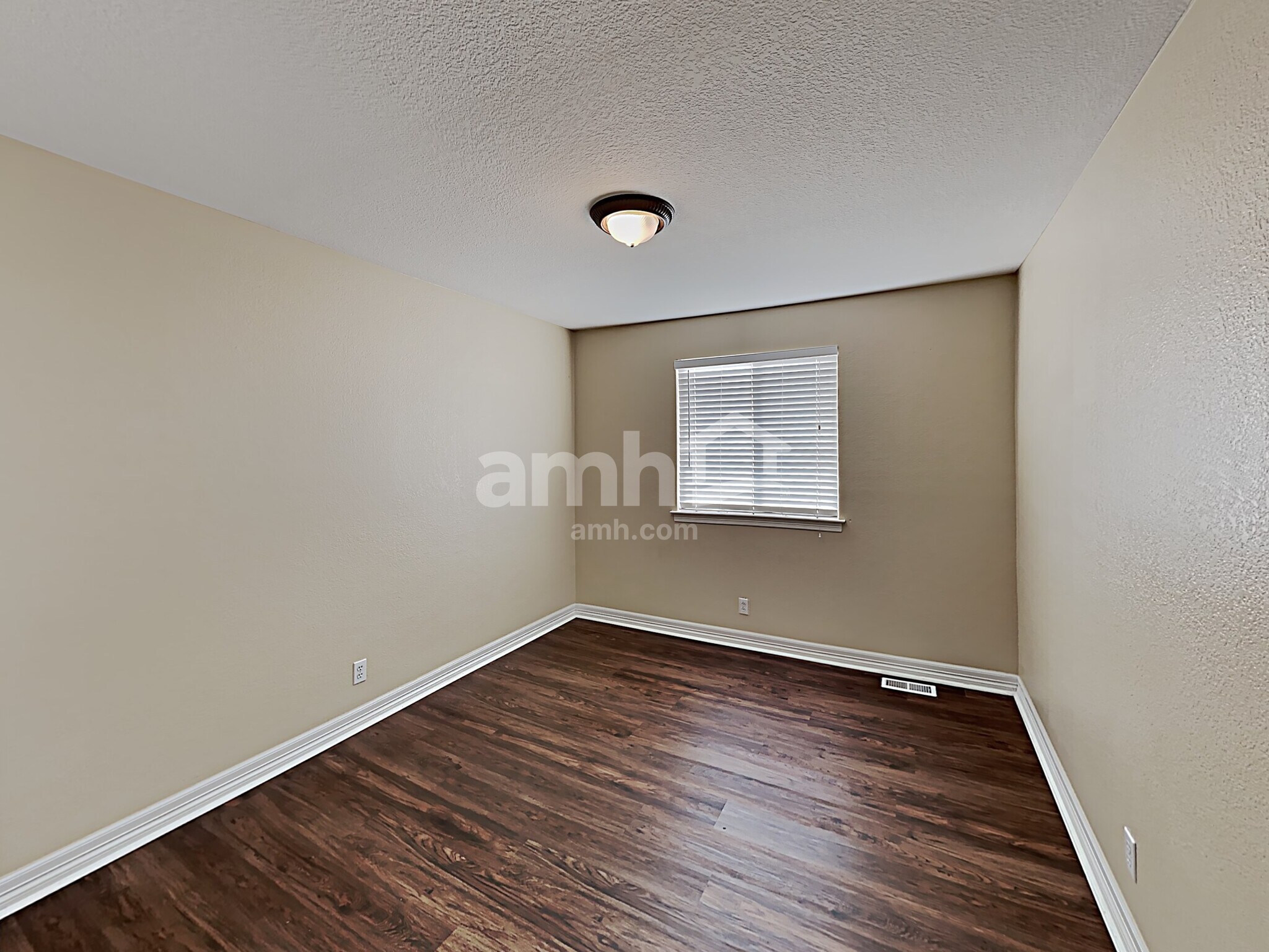 Building Photo - 13945 Jasmine St