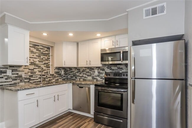 Building Photo - 1960 Cecil St