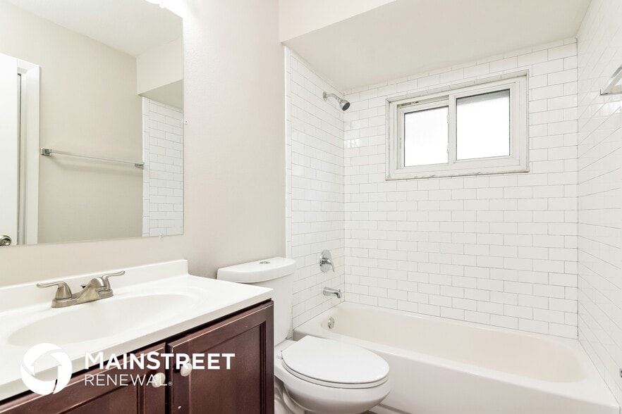 Building Photo - 17606 Shadyside Cir