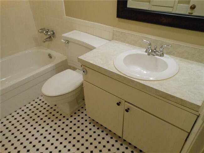 Building Photo - 2516 Enfield Rd