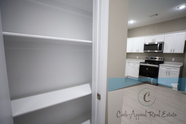 Building Photo - Luxury 2 bed 2 bath apartment - new construction!! Washer, dryer and utilities included!!
