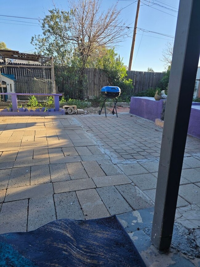 Building Photo - Rooms for Rent – Furnished, Lockable, & Private Backyard! 6 Spots Open.