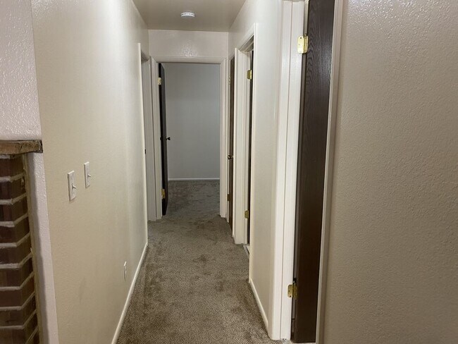 Building Photo - Super Cute 2 Bed 2 Bath in Murray