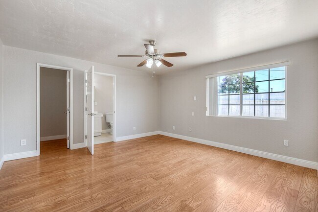 Building Photo - Three bedroom two bath home- fenced yard! - Castle Park