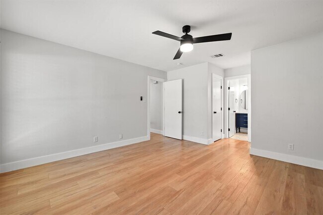 Building Photo - 2307 Deadwood Dr