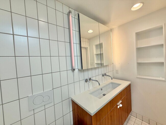 Building Photo - **OFFERING WAIVED APPLICATION FEES & $300 MOVE IN PROMOTION** Luxurious 4BD, 3BA Raleigh Home wit...