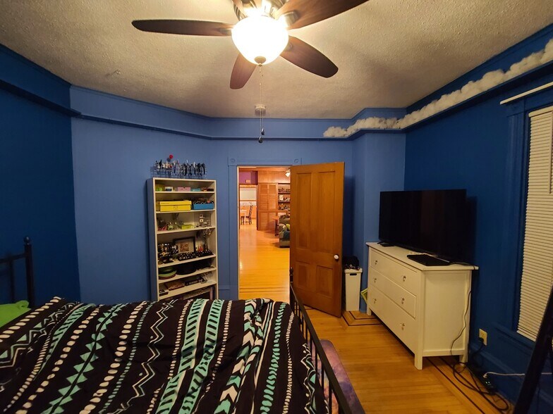 Building Photo - 3449 Longfellow Ave