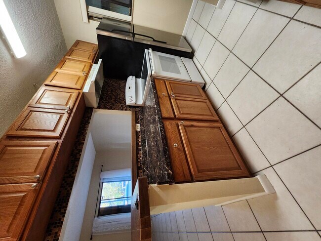 Building Photo - 545 Trace Cir