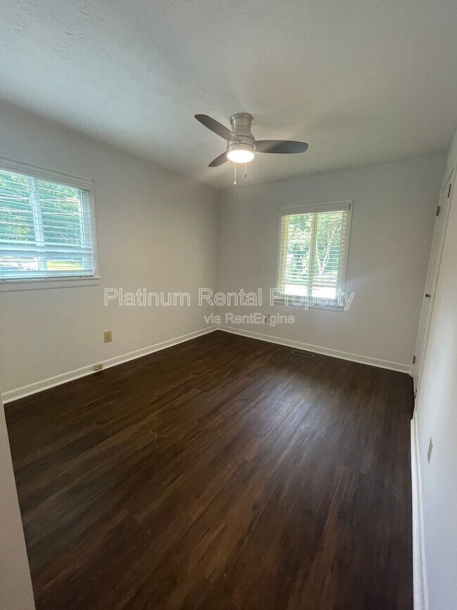 Building Photo - 2564 Timberly Dr SE