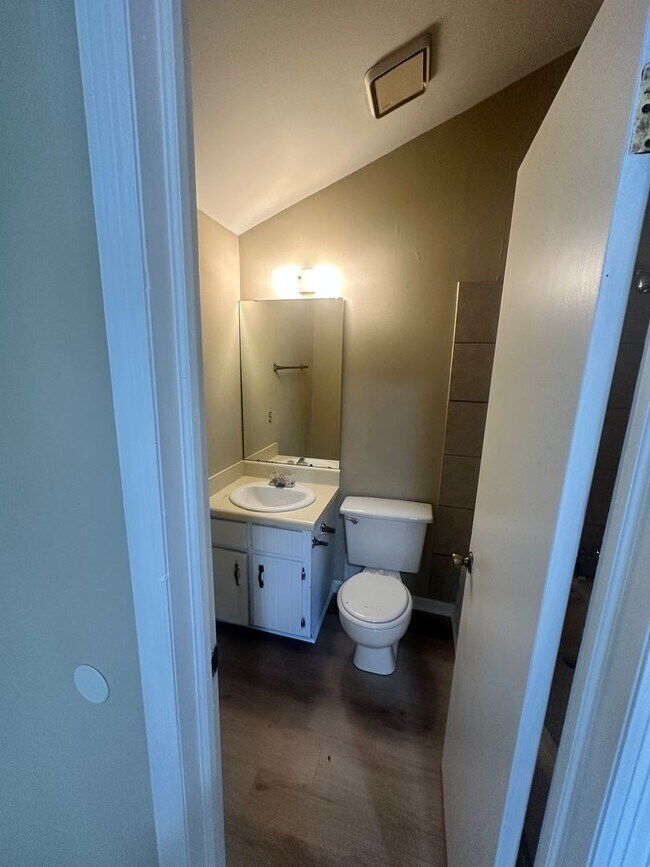 Building Photo - 2 Bedroom/2 Bath Townhome in Valdosta