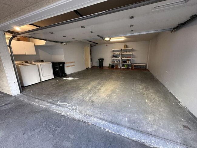 Building Photo - 9990 Scripps Vista Way