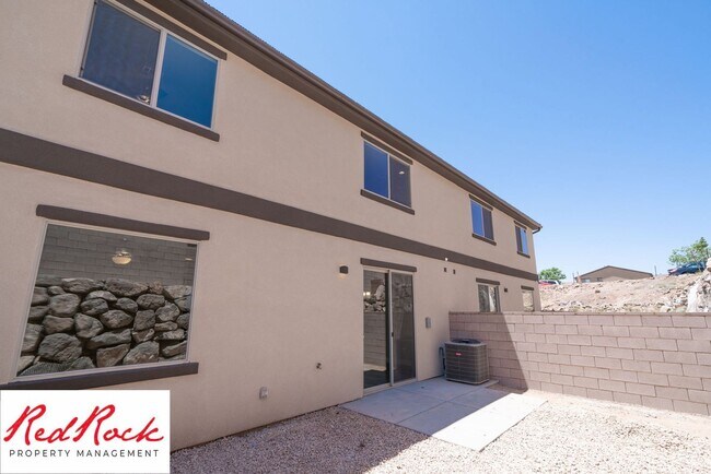 Building Photo - 4 Bedroom, 2.5 Bathroom Townhome in Hurric...