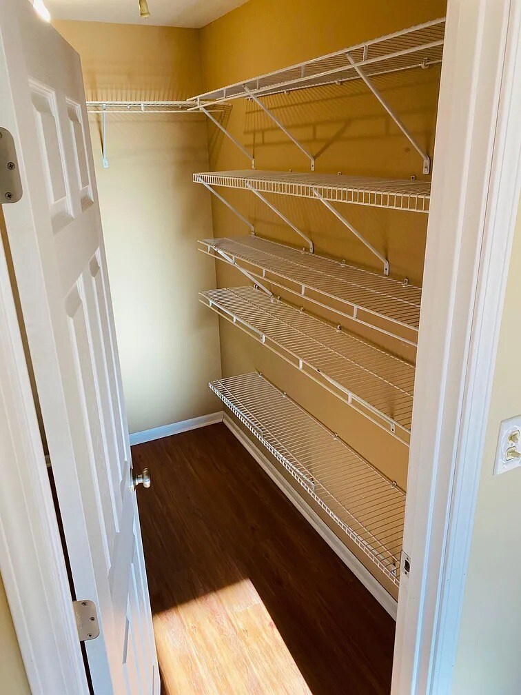 Building Photo - 2630 College Hill Cir