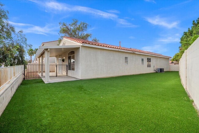Building Photo - Charming Centennial Hills Home with Hardwood Floors & Covered Patio